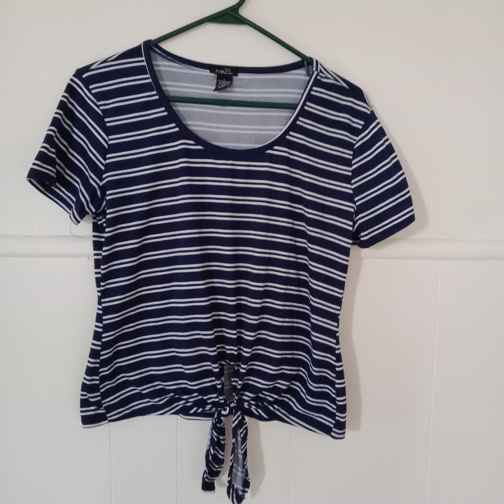 Rue 21 navy/white crop top, size L